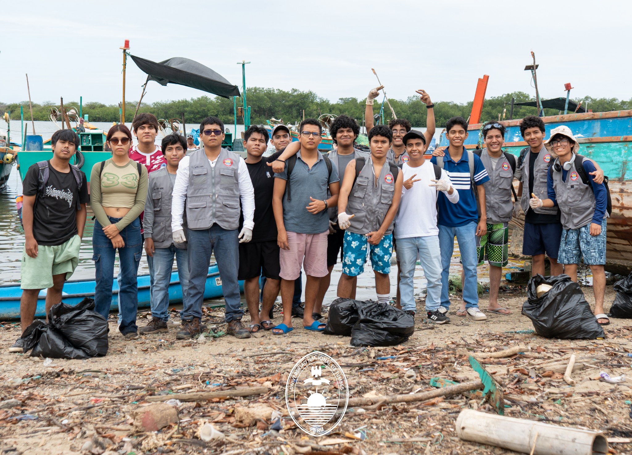 ESTUDIANTES UNETINOS REALIZAN JORNADA DE CUIDADO DEL MEDIO AMBIENTE 