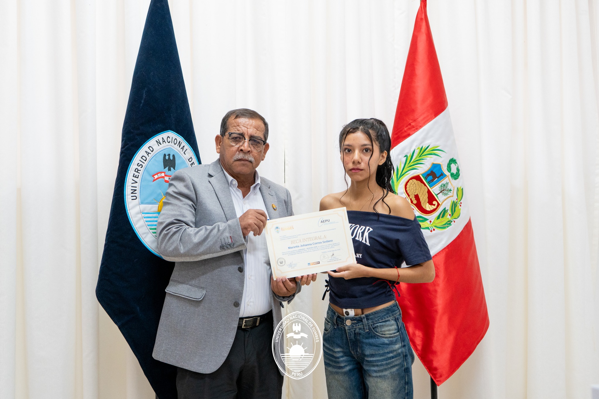 JOVEN ESCRITORA TUMBESINA RECIBE BECA INTEGRAL POR SU DESTACADO APORTE A LA LITERATURA REGIONAL 