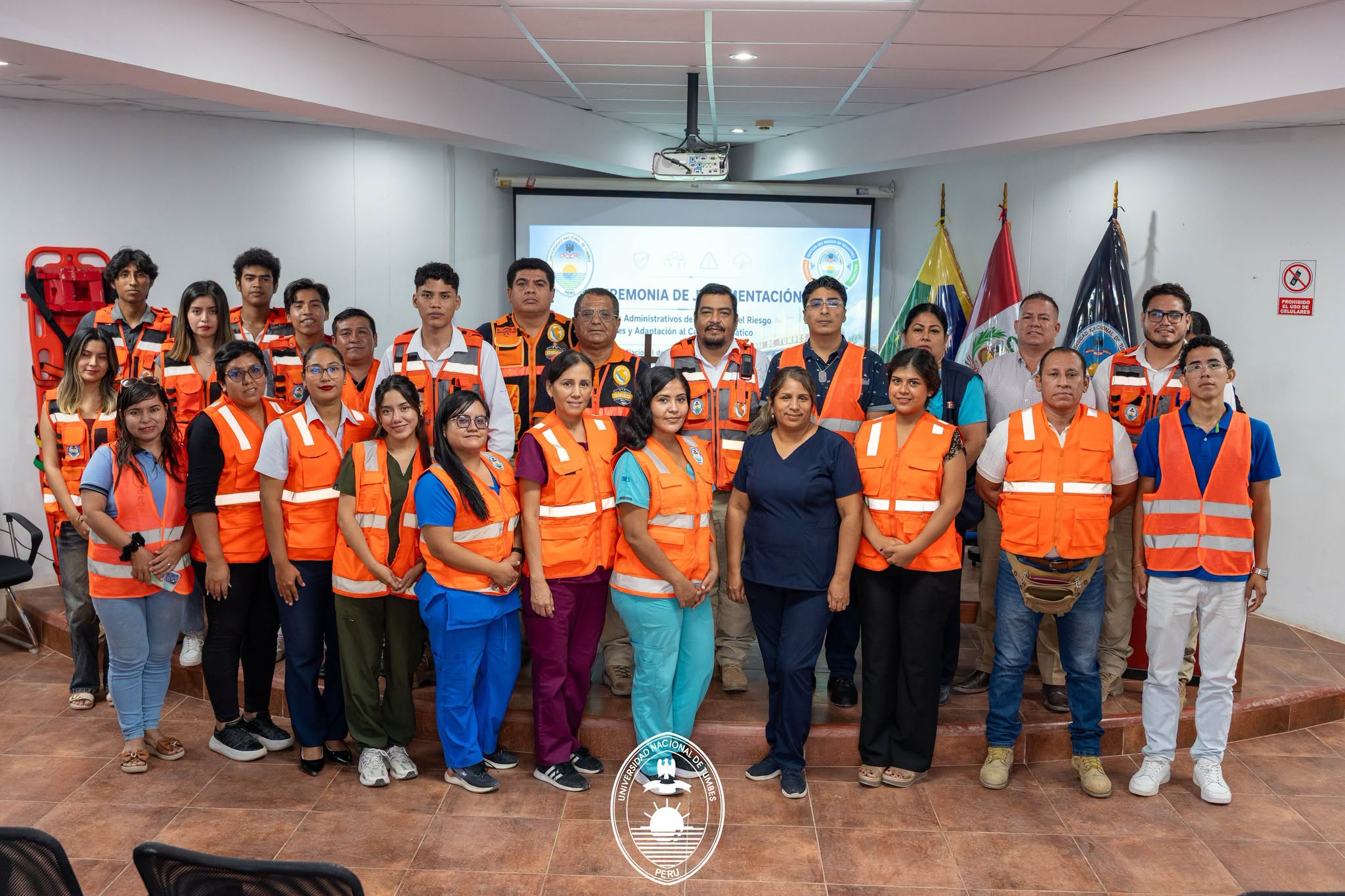 ADMINISTRATIVOS DE LA UNTUMBES FORTALECEN LA CULTURA DE PREVENCIÓN CON JURAMENTACIÓN DE NUEVOS BRIGADISTAS 